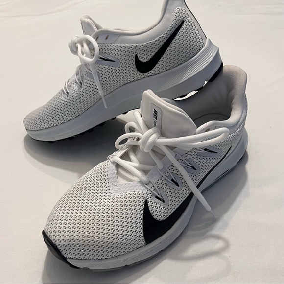 Nike Quest 2 Mesh Running Tennis White Black Swoosh Sneakers size US 7.5 - Picture 1 of 10